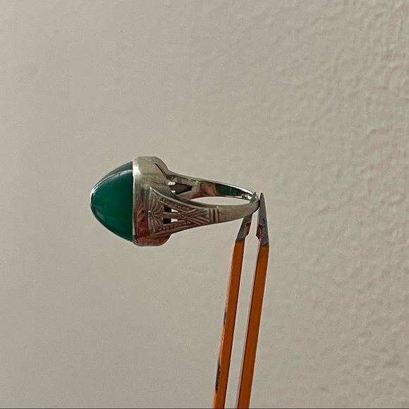 SOLD Antique Tiffany & Co 14k White Gold Sugarloaf Cabochon Chrysoprase Ring - Picture 5 of 12